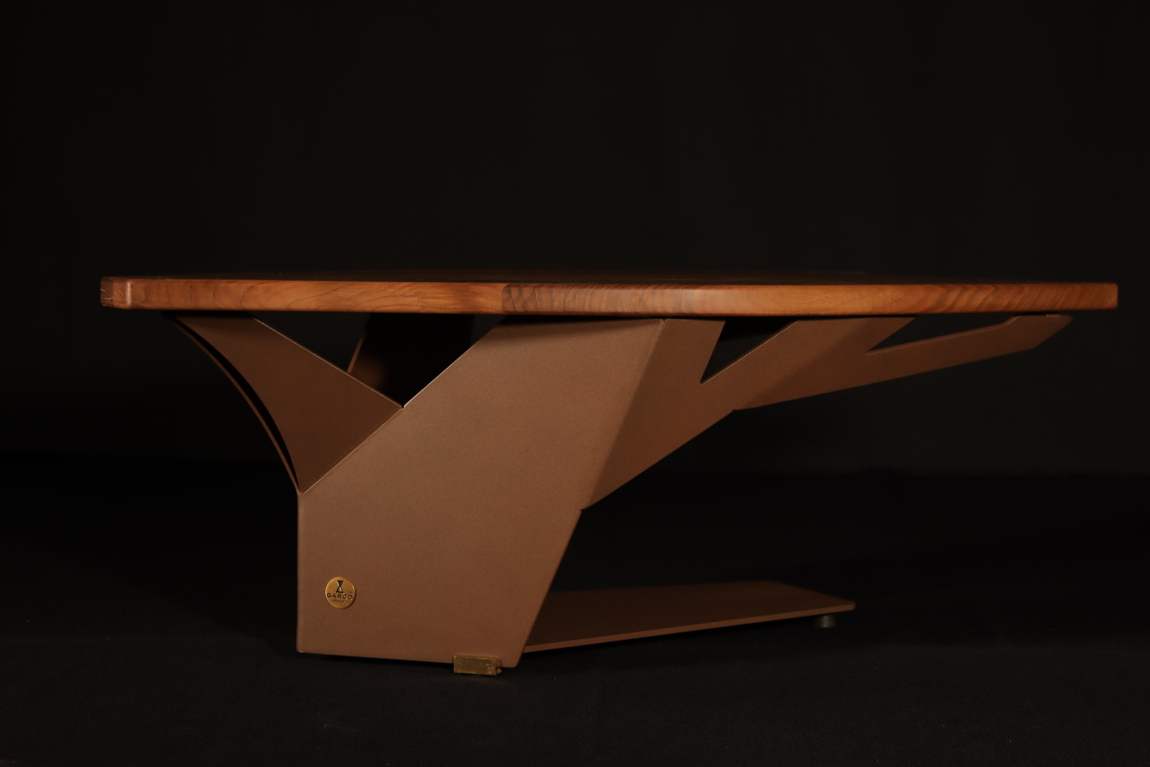 high end coffee table. L'albero is the first piece of furniture released on may 2021